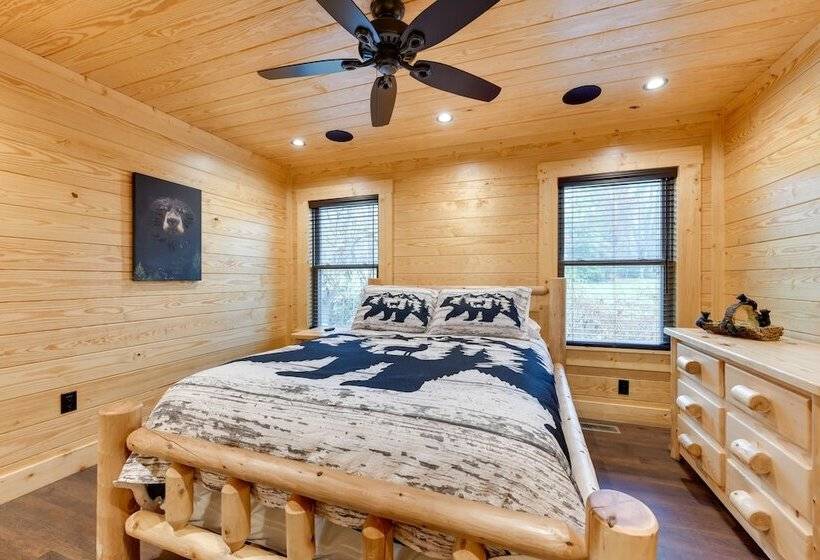 Dtwn Maggie Valley Cabin Near Blue Ridge Parkway!