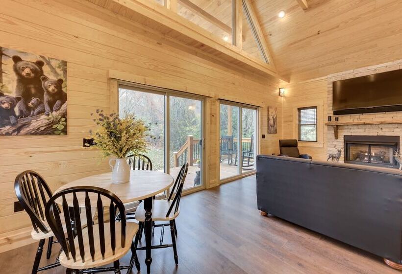 Dtwn Maggie Valley Cabin Near Blue Ridge Parkway!