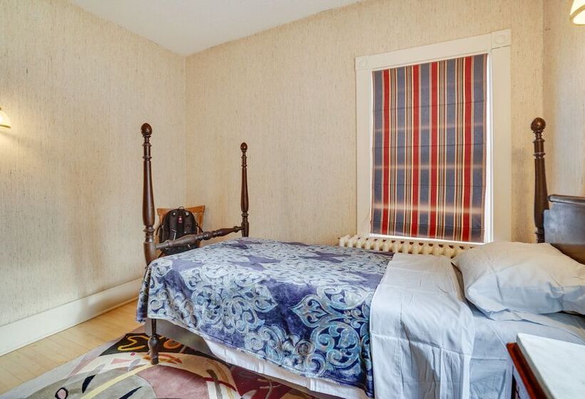 Eau Claire Retreat: Close To Chippewa Riverfront!