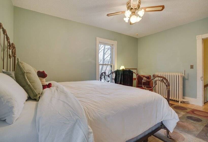 Eau Claire Retreat: Close To Chippewa Riverfront!