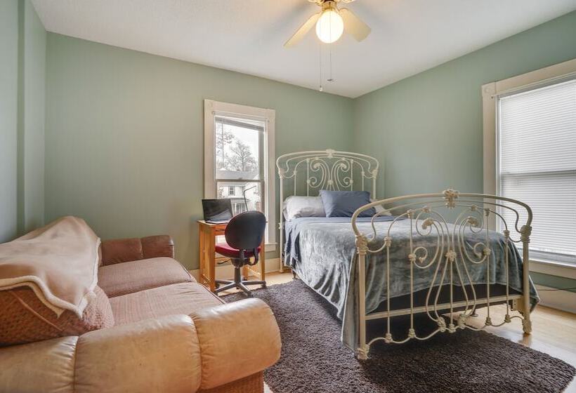 Eau Claire Retreat: Close To Chippewa Riverfront!