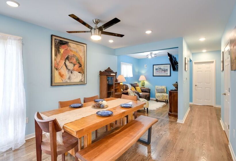 Eclectic Iowa City Cottage W/ Fire Pit!