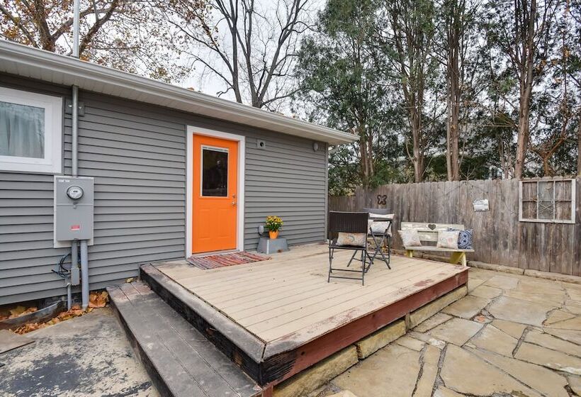Eclectic Iowa City Cottage W/ Fire Pit!