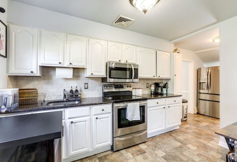 Edison Vacation Home: 1 Mi To Train Station To Nyc