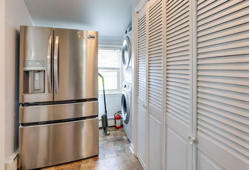 Edison Vacation Home: 1 Mi To Train Station To Nyc