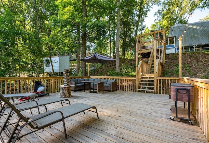 Emerald Cove Chalet  On Douglas Lake W/ Hot Tub!
