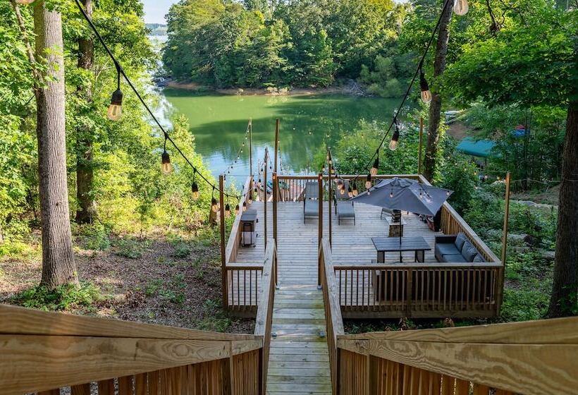 Emerald Cove Chalet  On Douglas Lake W/ Hot Tub!