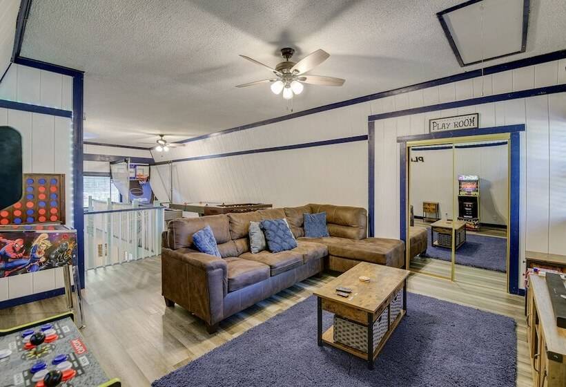 Emerald Cove Chalet  On Douglas Lake W/ Hot Tub!