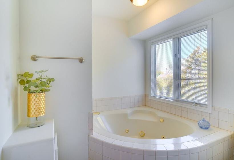 Epic Sandy Home W/ Heated Pool & Mountain Views!