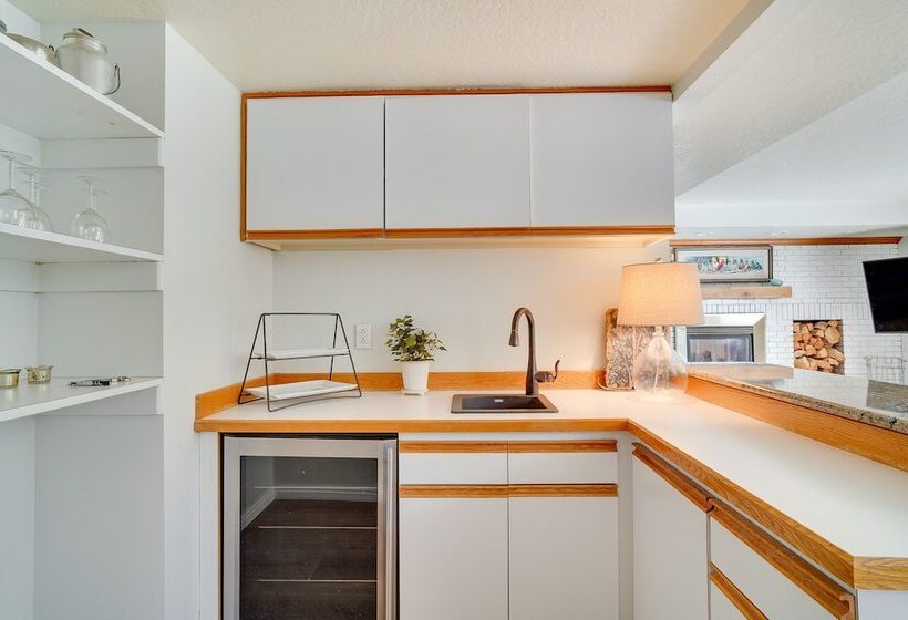 Epic Sandy Home W/ Heated Pool & Mountain Views!