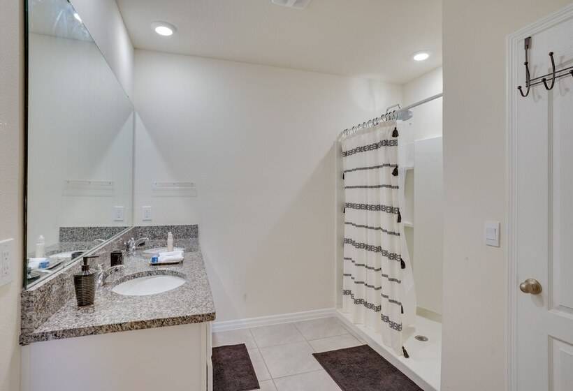 Family Friendly Eagle Lake Home, 7 Mi To Legoland!