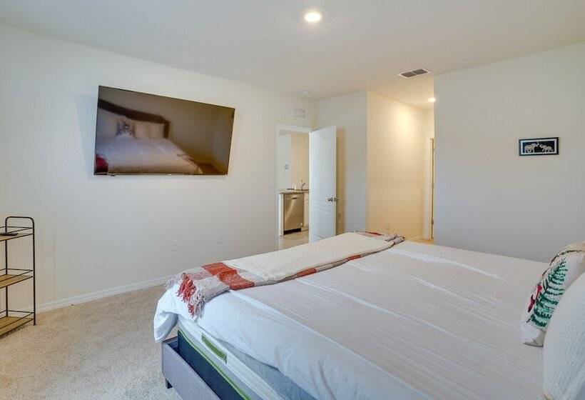 Family Friendly Eagle Lake Home, 7 Mi To Legoland!