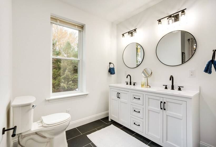 Family Friendly Hatfield Home: 3 Mi To Downtown!