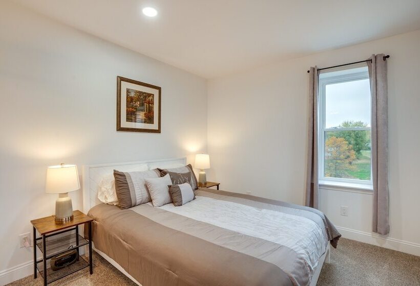 Family Friendly Hatfield Home: 3 Mi To Downtown!