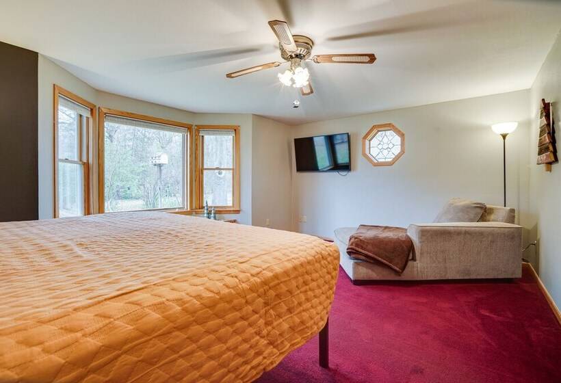 Family Friendly Home In Pepin: Walk To Main St!