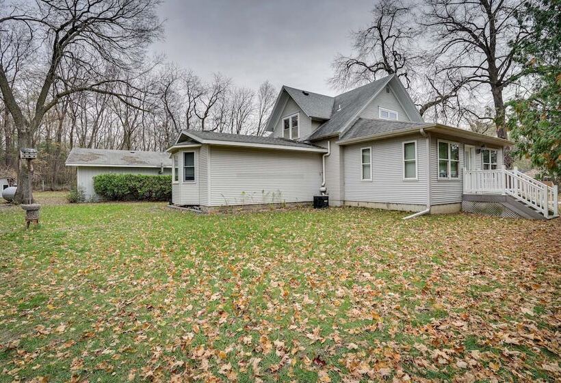 Family Friendly Home In Pepin: Walk To Main St!