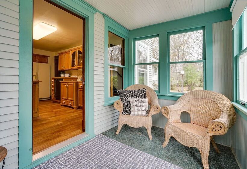 Family Friendly Home In Pepin: Walk To Main St!