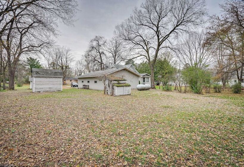 Family Friendly Home In Pepin: Walk To Main St!