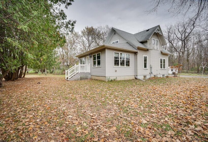Family Friendly Home In Pepin: Walk To Main St!