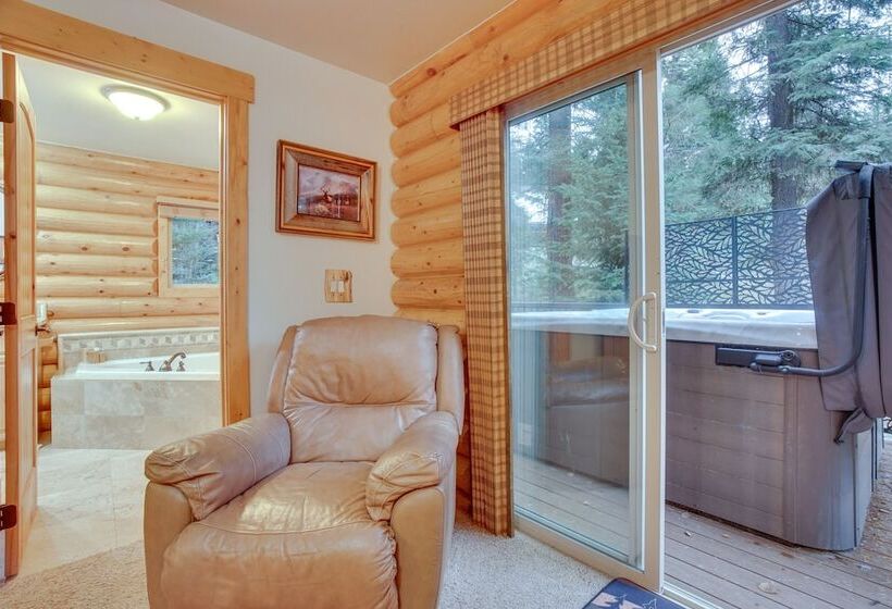 Family Friendly Mccall Cabin W/ Private Hot Tub!