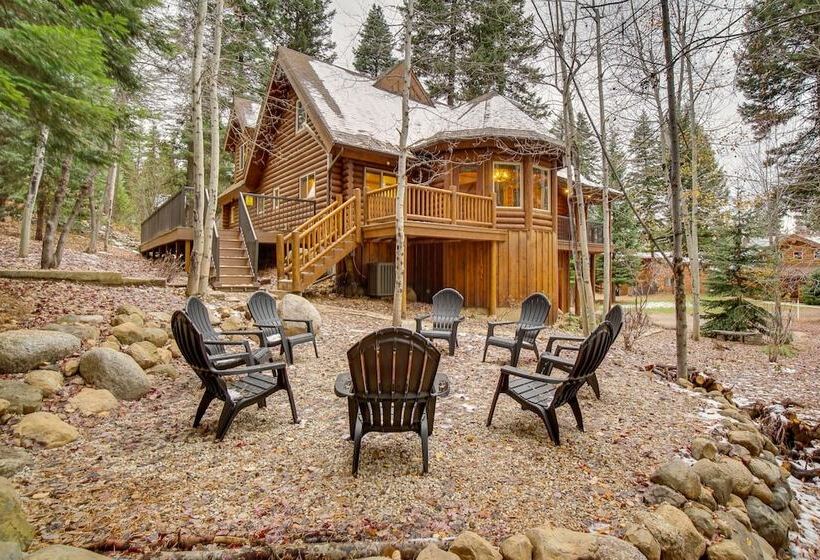 Family Friendly Mccall Cabin W/ Private Hot Tub!