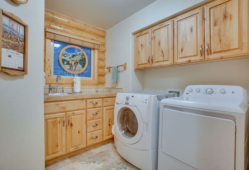 Family Friendly Mccall Cabin W/ Private Hot Tub!