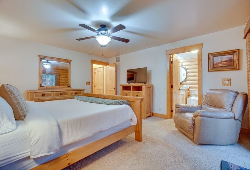 Family Friendly Mccall Cabin W/ Private Hot Tub!