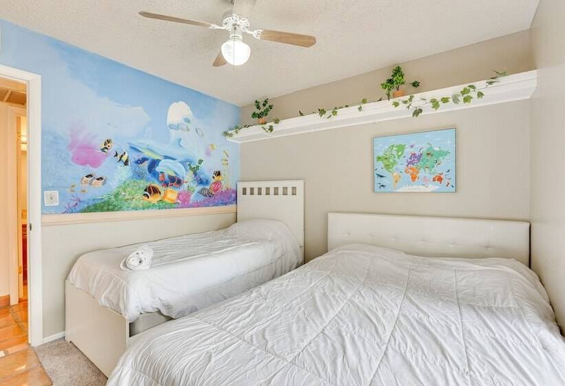 Family Friendly Peoria Home W/ Pool & Fire Pit!