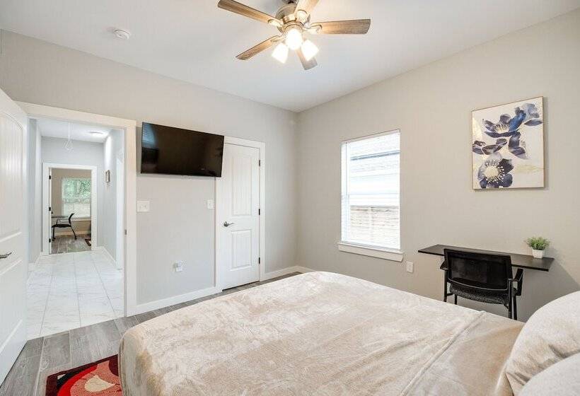 Gated Houston Home W/ Large Yard: 4 Mi To Downtown