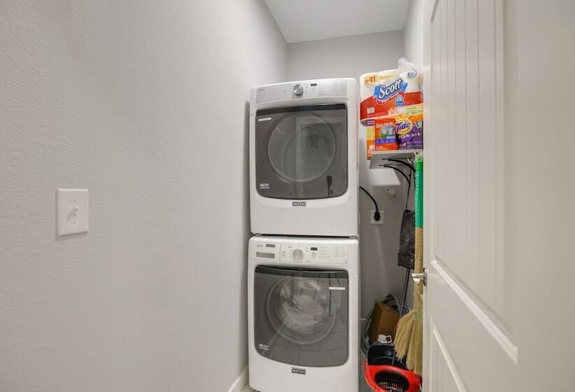 Gated Houston Home W/ Large Yard: 4 Mi To Downtown