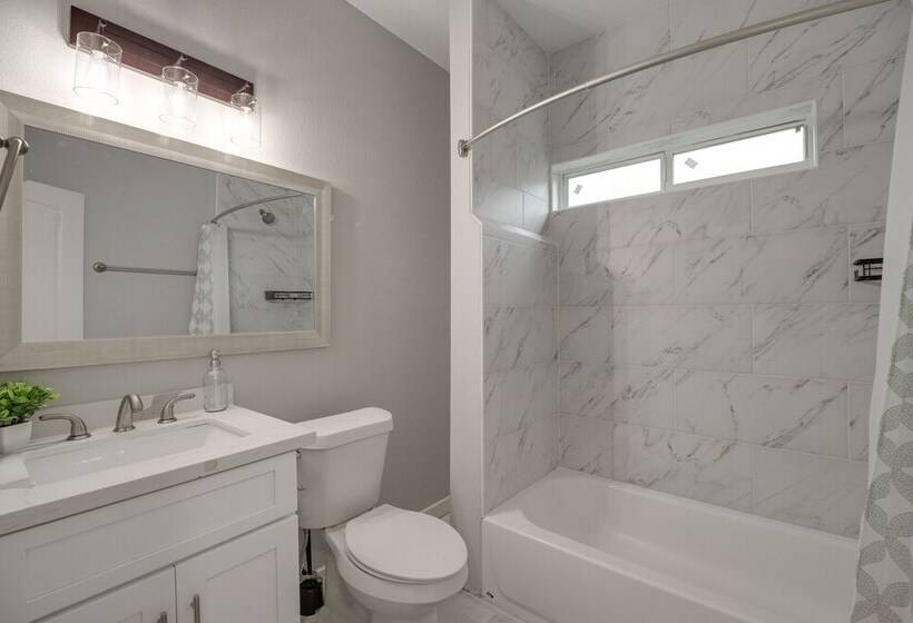 Gated Houston Home W/ Large Yard: 4 Mi To Downtown