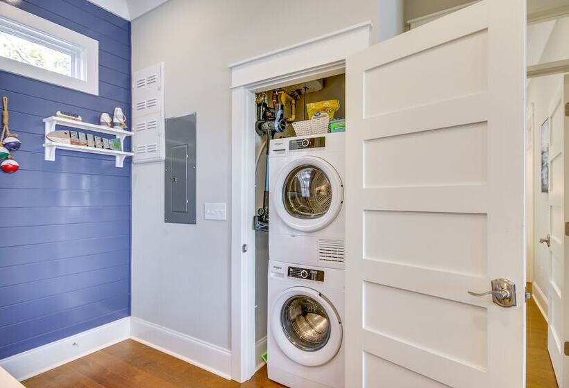 Lake Access & Boat Slip: Greenwood Cottage!