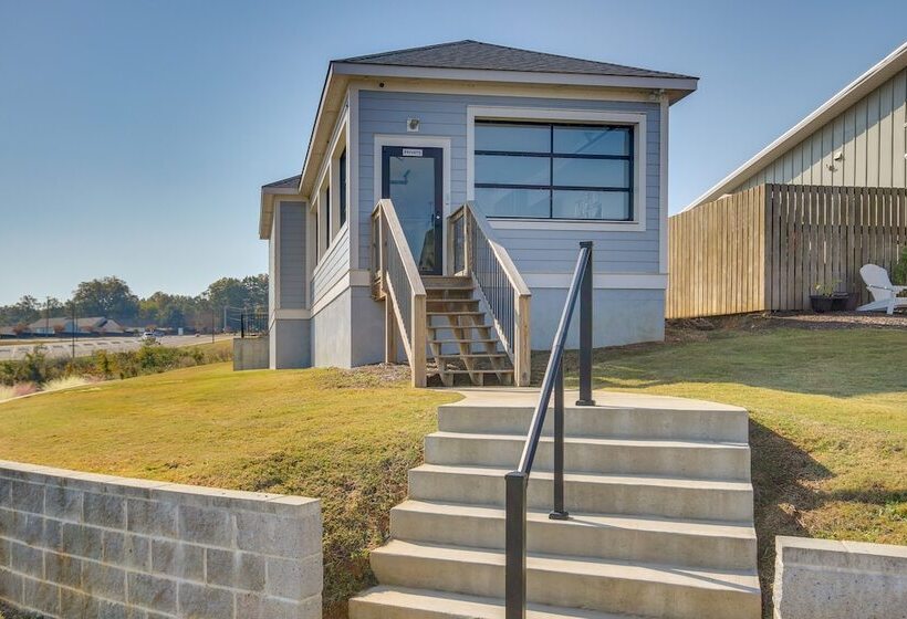 Lake Access & Boat Slip: Greenwood Cottage!