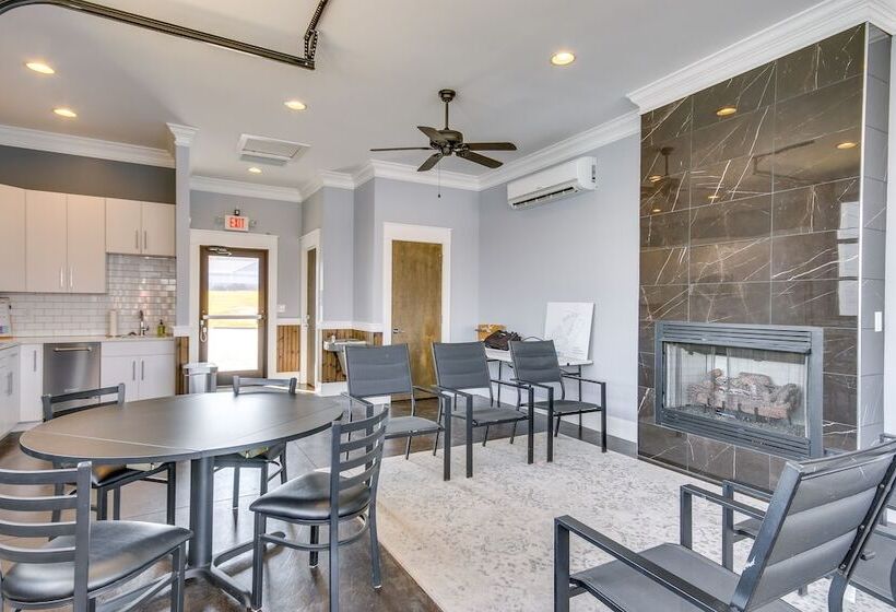 Lake Access & Boat Slip: Greenwood Cottage!