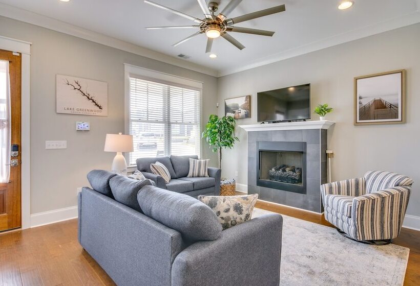 Lake Access & Boat Slip: Greenwood Cottage!