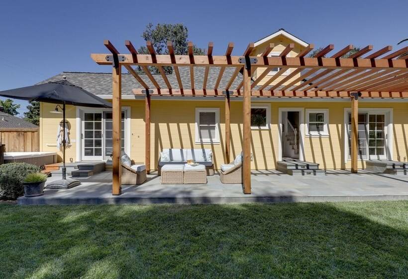 Heavenly Sonoma Country Home: Garden, Pool & Spa!