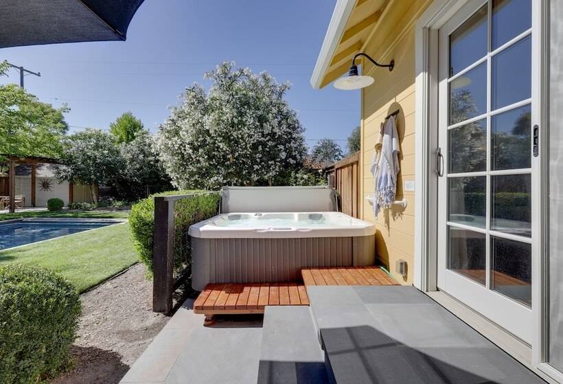 Heavenly Sonoma Country Home: Garden, Pool & Spa!