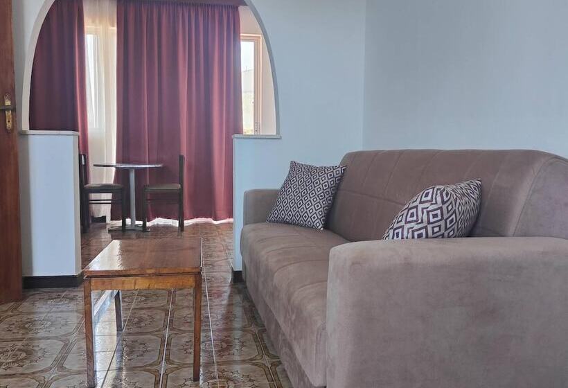 Helena Apartments In Paradisi