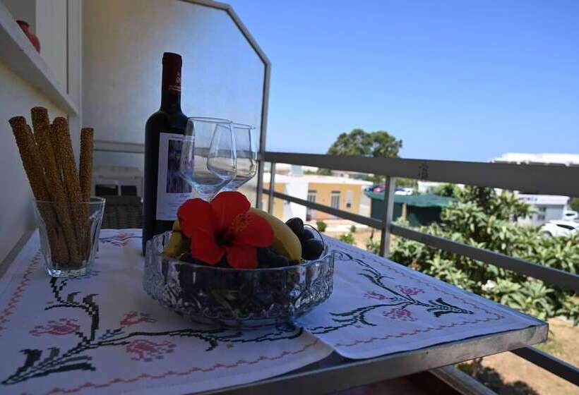 Helena Apartments In Paradisi