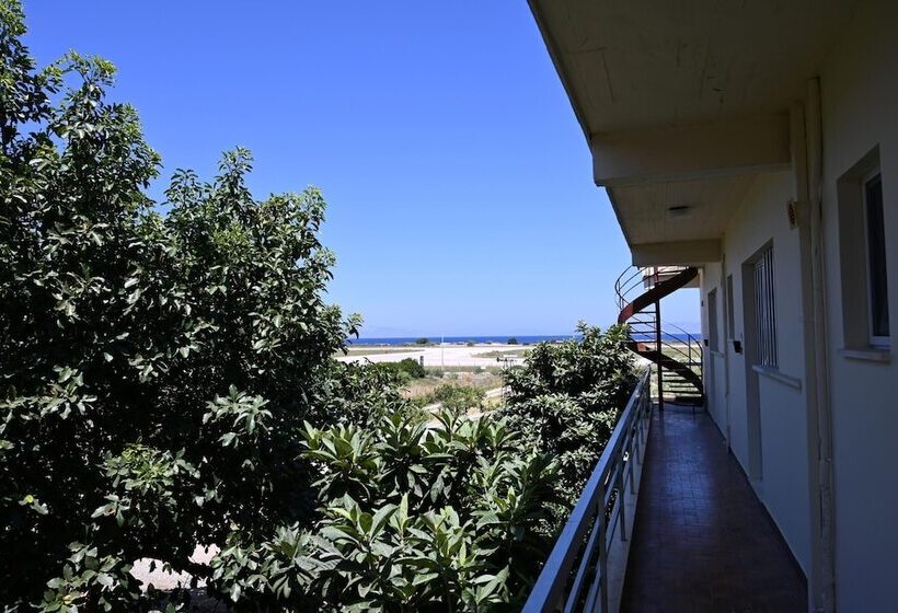 Helena Apartments In Paradisi