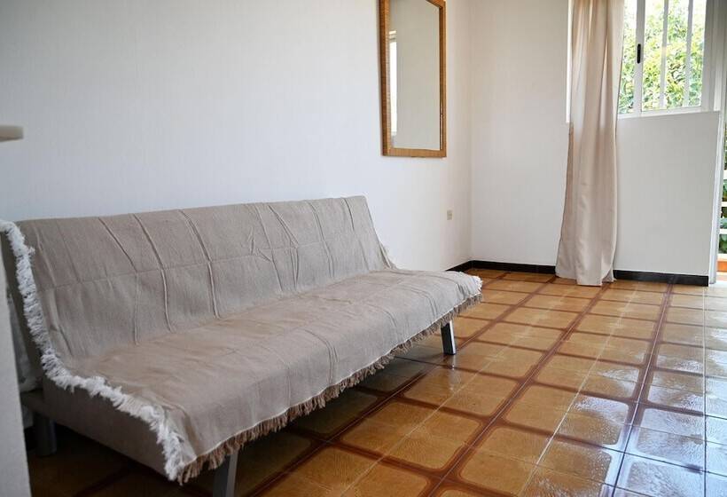 Helena Apartments In Paradisi