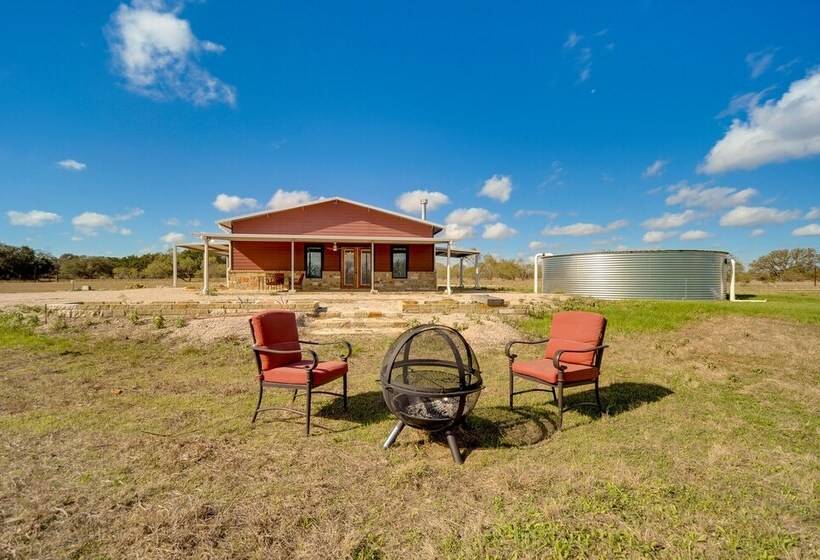 Hill Country Retreat: 100 Acre Ranch Near Wineries