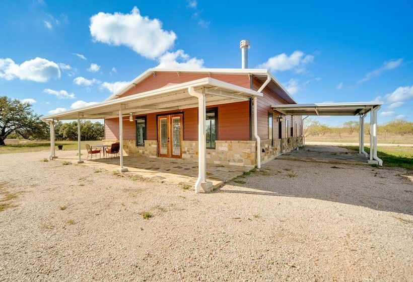 Hill Country Retreat: 100 Acre Ranch Near Wineries