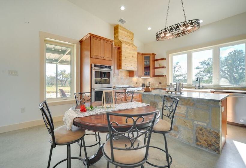 Hill Country Retreat: 100 Acre Ranch Near Wineries