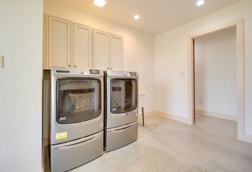 Hill Country Retreat: 100 Acre Ranch Near Wineries