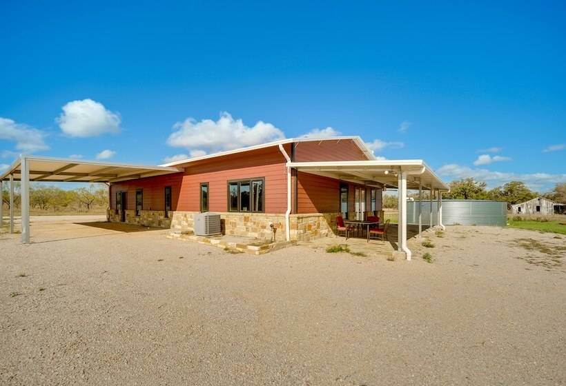 Hill Country Retreat: 100 Acre Ranch Near Wineries