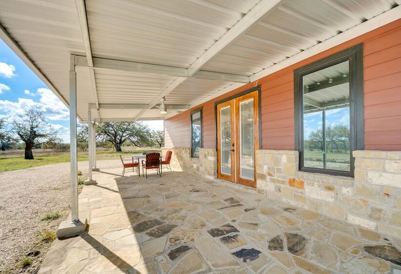 Hill Country Retreat: 100 Acre Ranch Near Wineries
