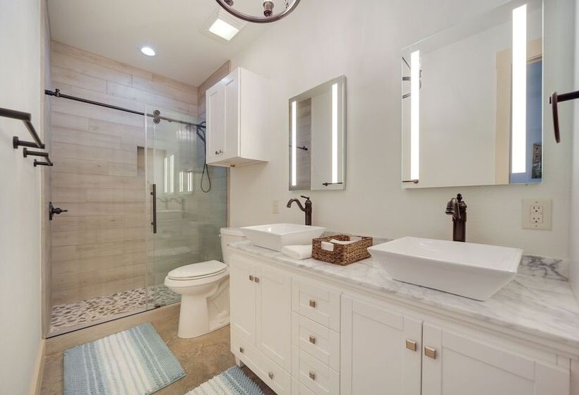 Hill Country Retreat: 100 Acre Ranch Near Wineries