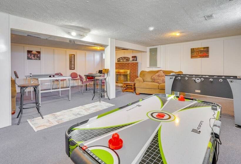 Hocking Hills Hideaway W/ Hot Tub & Fire Pit!