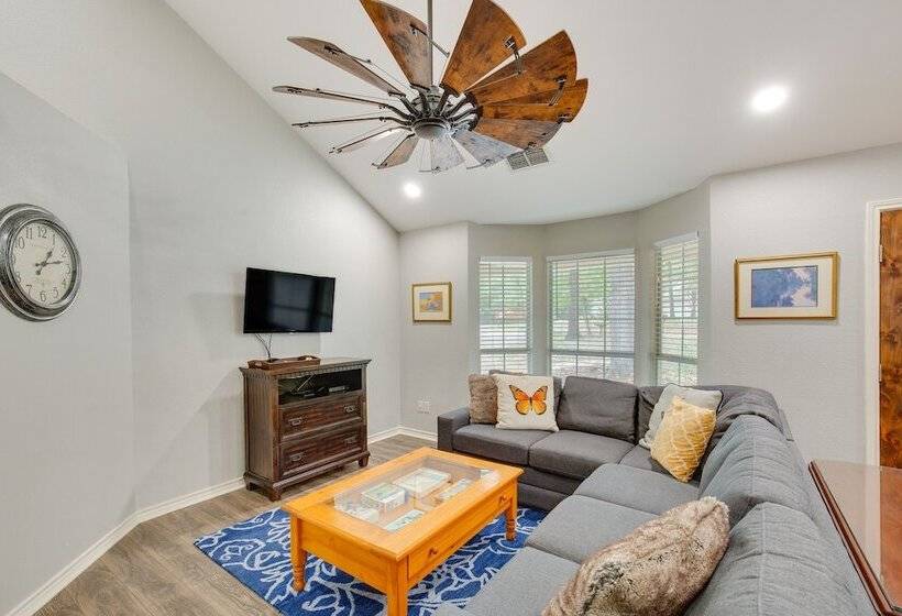 Holly Lake Retreat W/ 3 Community Pools & Yard